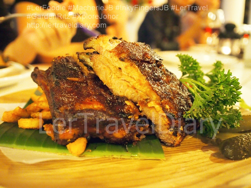 BBQ Baby pork Rib RM45.00. The chef maintained the Argentina BBQ style for these rib. The chef used 100% charcoal to cook it. If you have tasted Morganfield's or Naught Nuri pork rib before, Do not expect the same taste. Argentina BBQ is totally opposite cooking style. No additional cooking processses shuch as steam or boil to retain the juicyness. The BBQ style itself retained the meat tender texture and juiciness. We can easily tear off the meat from the bone.