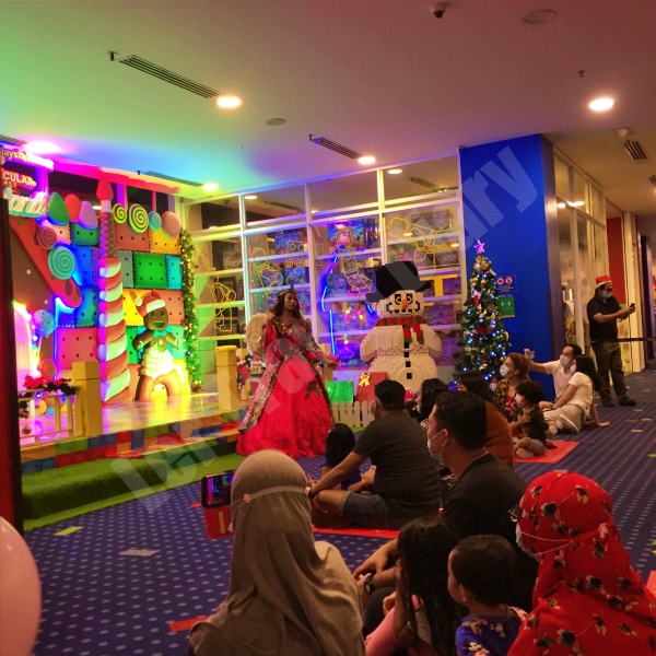 Sing along activities at Legoland Hotel Lobby