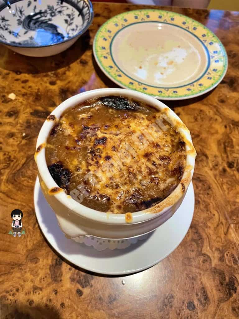 Traditional French Onion Soup RM26.00